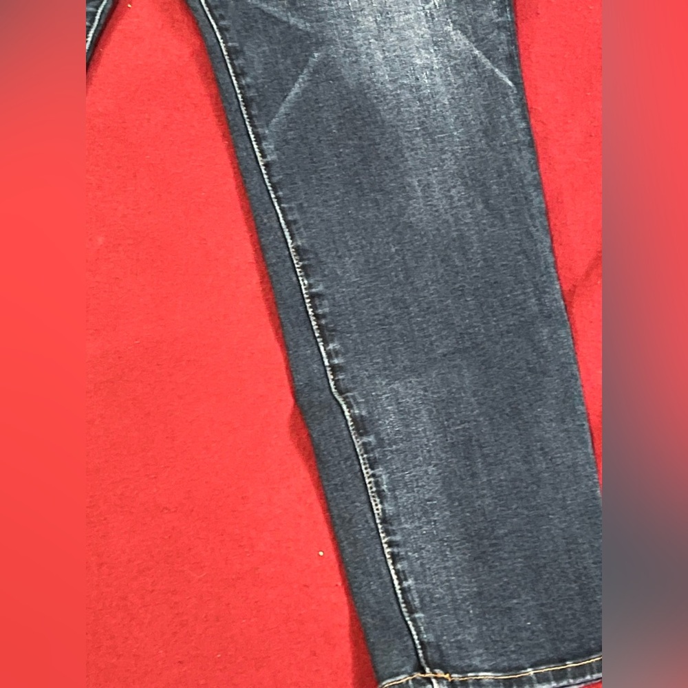 Dark wash size 16 regular american eagle jeans no rips stretchy great quality !